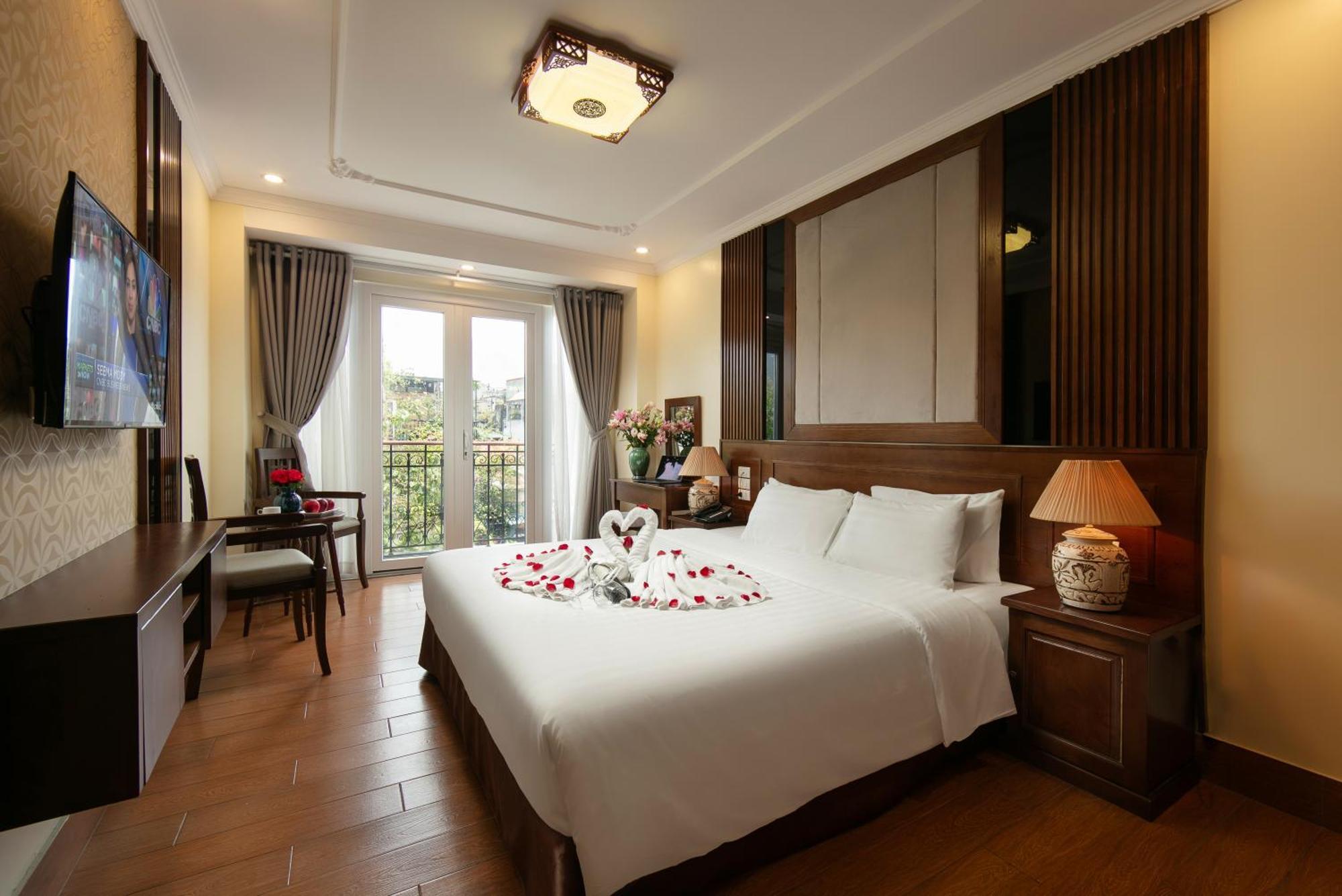 Khách sạn The West & Hà Nội